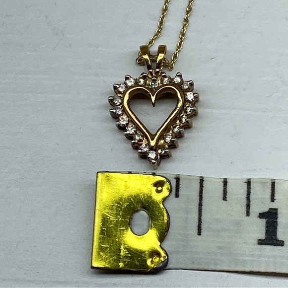 Kay Jewelers 10k Yellow Gold Heart Necklace With Diamond Accents. - Picture 11 of 13